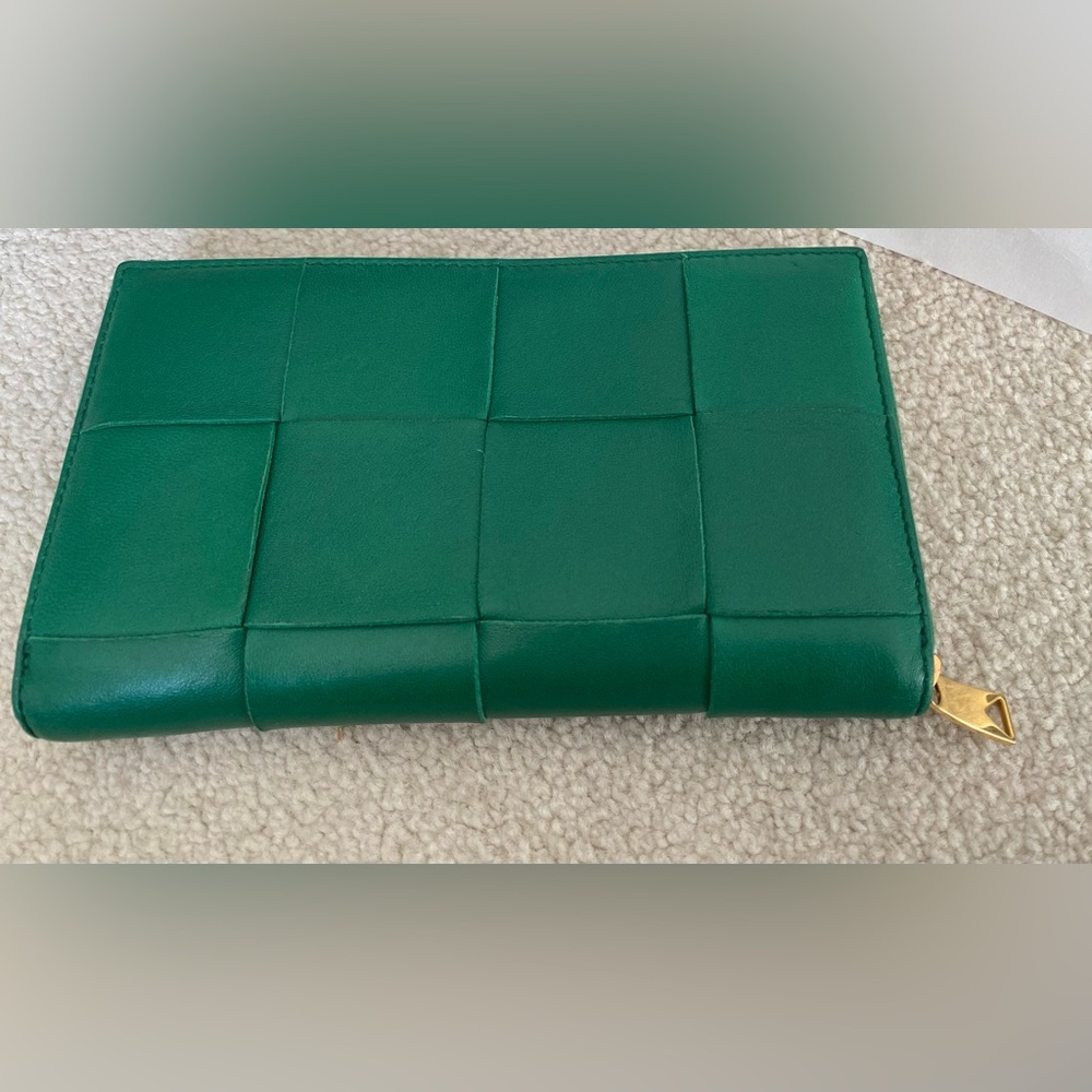 Bottega Veneta Green Cassette Womens Zip Around Wallet